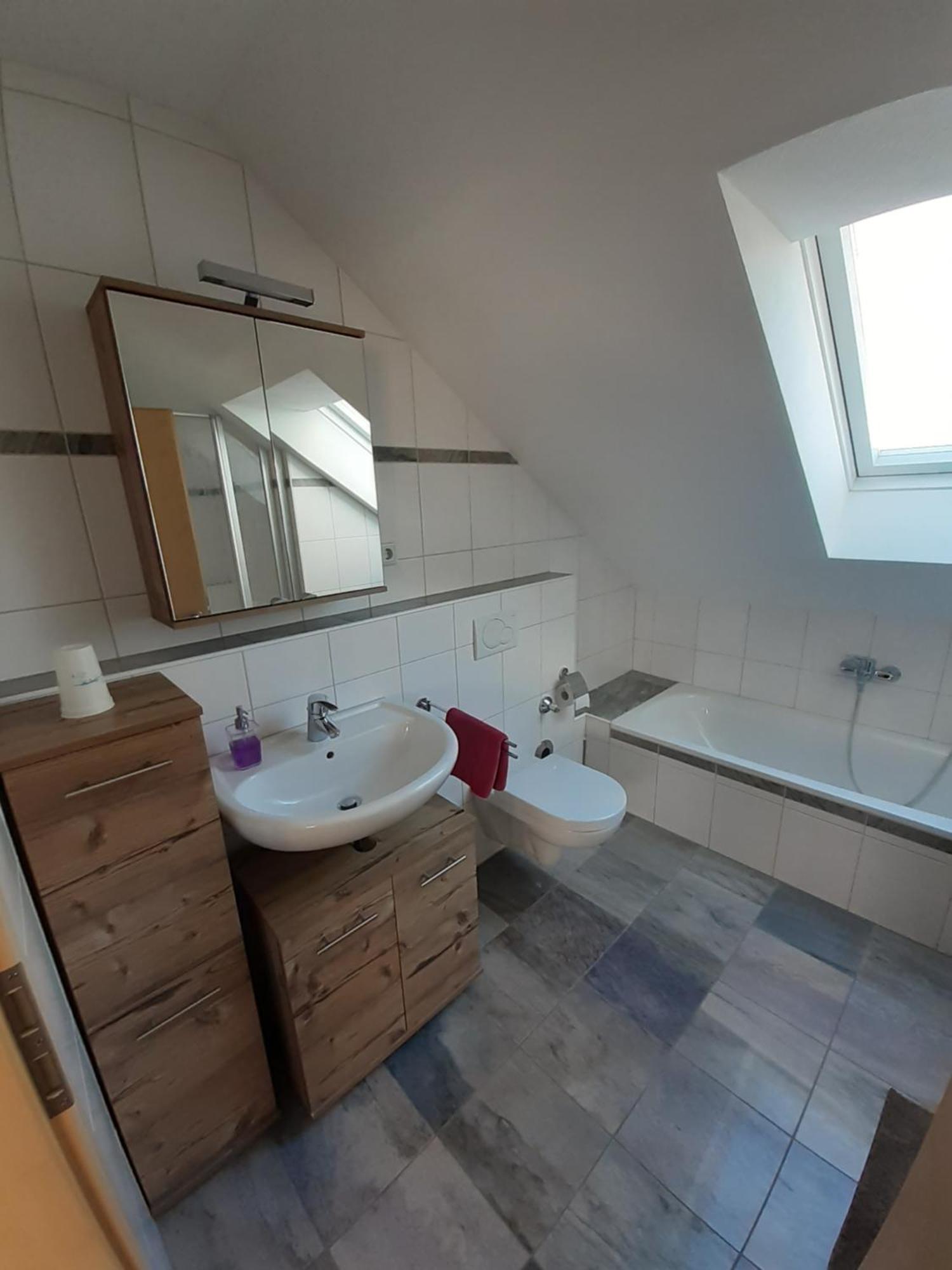 Fewo Steinhohle, Dg 45Qm, 1 Schlafzimmer & 1 Wohn-Esszimmer Mit Bett Sulzbach am Main Exterior foto